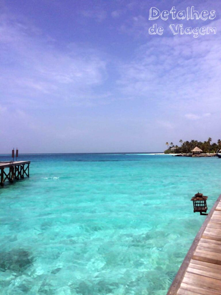 Onde ficam as Maldivas? Saiba como planejar a sua viagem para esse paraíso de luxo e que merece estar na sua listinha de destinos.