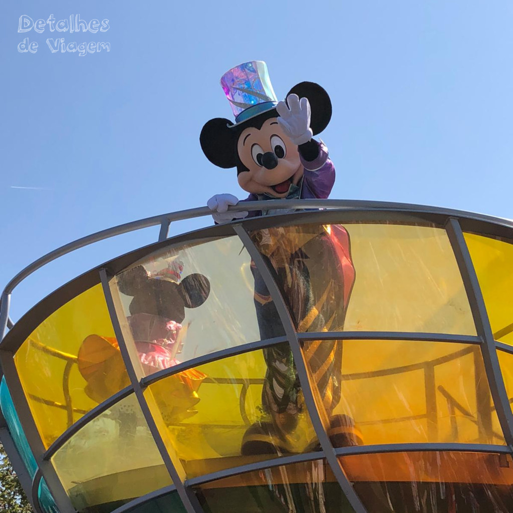 Mickey com roupa comemoração 30 anos Disney Paris